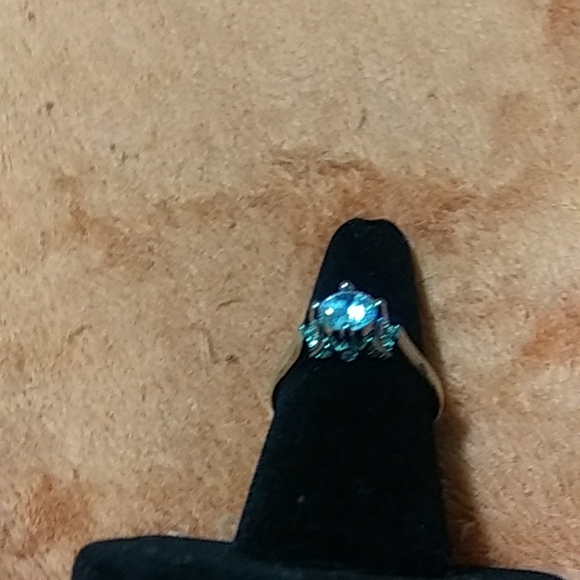 1.05 CT moissanite. Classic solitare with 'crown' - Picture 3 of 3